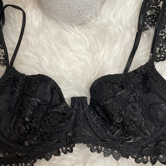Victoria's Secret Designer Collection Very Sexy Lined Demi Bra - Picture 3 of 9